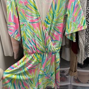 Vibrant Lilly Pulitzer short sleeve romper size XS! ☀️